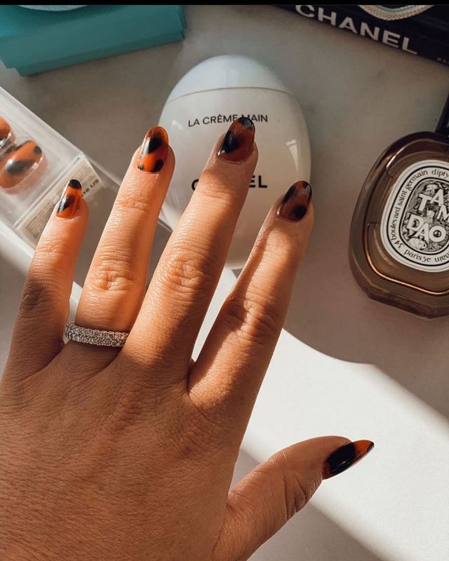 Опять за старое: накладные ногти - модная фишка этого сезона - фото 495508