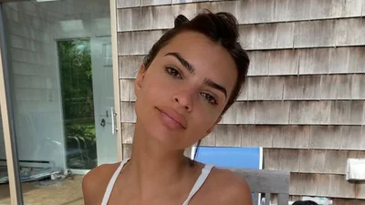 Вагітна Емілі Ратажковскі фотографується голяка й без сорому публікує ці фото