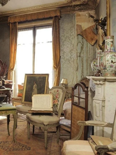 Фото парижской квартиры, которая 70 лет простояла закрытой, покорили сеть - фото 495792