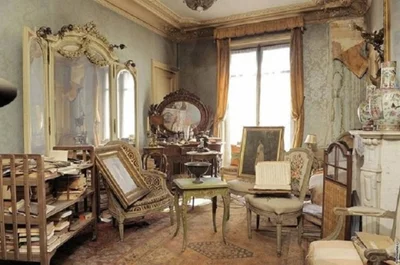 Фото парижской квартиры, которая 70 лет простояла закрытой, покорили сеть - фото 495795
