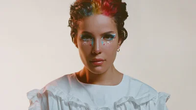 Співачка Холзі показала ідеальний костюм на Геловін у стилі Тіма Бертона