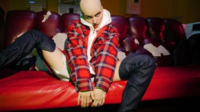 Jerry Heil рассказала, зачем сбрила волосы