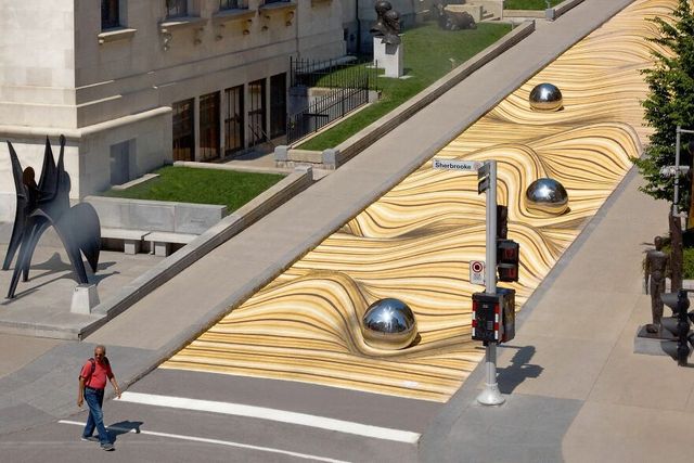 В Канаде создали улицу-иллюзию, что переносит людей в пустыню - фото 496283
