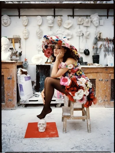 Моника Беллуччи снялась для Vogue в роскошных платьях от D&G - фото 496323