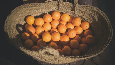 Тануть в роті: японці продали ящик мандаринів за рекордні $9 тисяч