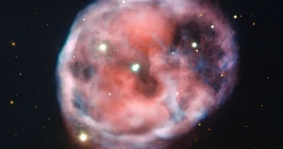 Астрономам удалось сделать эффектное цветное фото туманности Череп - фото 496595