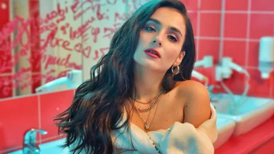 Анна Тринчер - Метелики: певица презентовала украиноязычный трек о первой любви