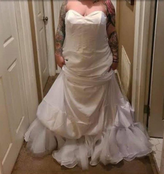 Дівчина одягнула весільну сукню навиворіт, і тепер з неї регоче увесь світ - фото 496949