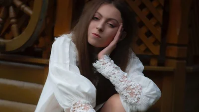 Червона білизна та яскраві вуста: донька Олі Полякової вразила дорослим образом