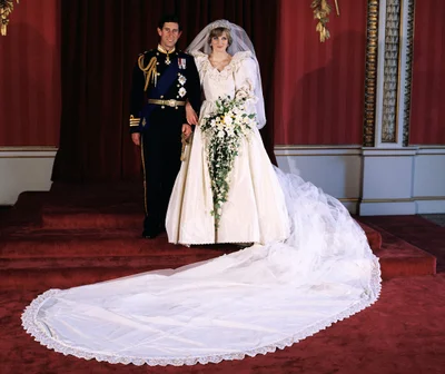 Принц Чарльз сказав принцесі Діані прямо перед весіллям, що не кохає її - фото 497151