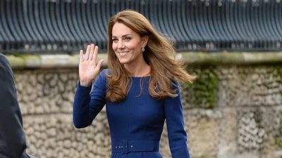 Фанаты разглядели в массовке сериала "Корона" Кейт Миддлтон