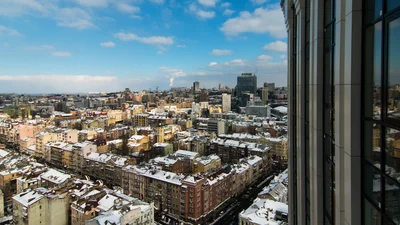 Потрапили в казку: іноземні дипломати раділи київському снігу, немов діти