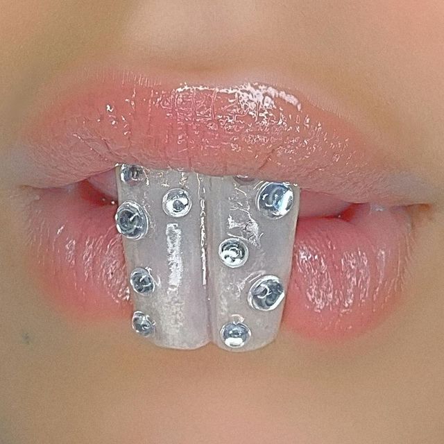 Зубы цвета радуги: татуаж эмали превращается в новый тренд - фото 497761