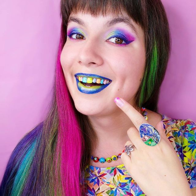 Зубы цвета радуги: татуаж эмали превращается в новый тренд - фото 497763