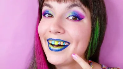 Зубы цвета радуги: татуаж эмали превращается в новый тренд
