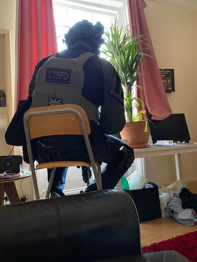 Парень попал в сцену боевика не выходя из дома, и его история заставляет верить в чудо - фото 497964