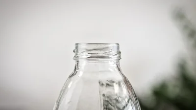 Виявляється, пластикові пляшки менше шкодять природі, ніж скляні