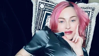«Зупинися»: Мадонна запостила таке дивне селфі, що схарапудила фанів
