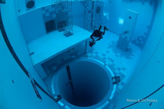 Самый глубокий в мире: в Польше открыли уникальный бассейн с подводным отелем - фото 498189