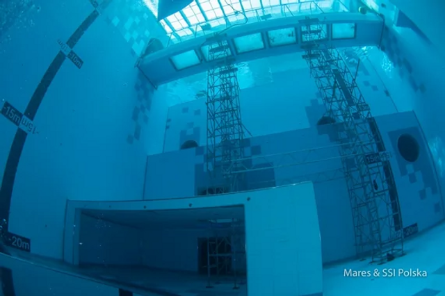 Самый глубокий в мире: в Польше открыли уникальный бассейн с подводным отелем - фото 498191