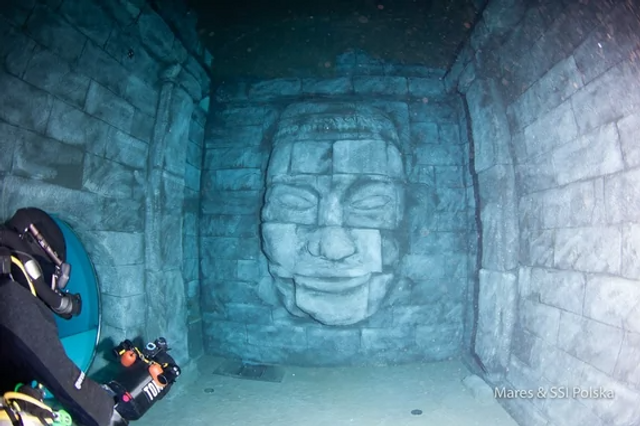Самый глубокий в мире: в Польше открыли уникальный бассейн с подводным отелем - фото 498194
