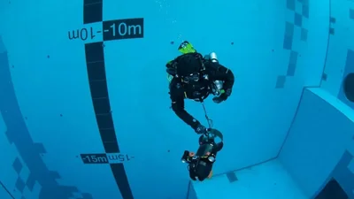 Найглибший у світі: у Польщі відкрили унікальний басейн з підводним готелем