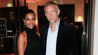 Редкие кадры: папарацци сняли Венсана Касселя и Тину Кунаки на отдыхе вместе с детьми