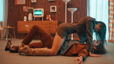 В новом клипе "Если бы" Вова Дантес бомбит нас крутыми танцами и харизмой