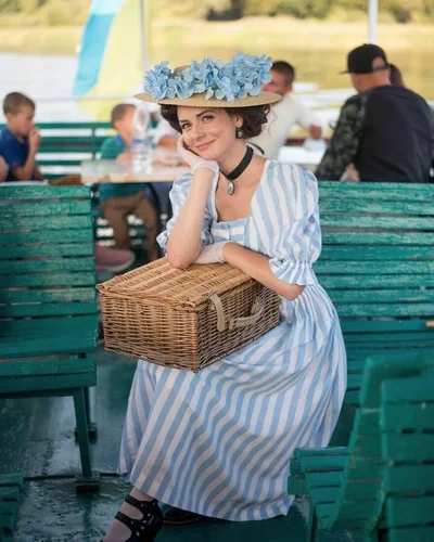 Машина часу: українка щодня одягається у вінтажні образи, наче живе у 19 столітті - фото 498878