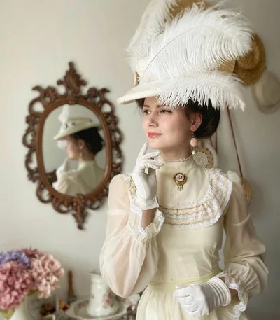 Машина времени: украинка ежедневно одевается в винтажные образы, словно живет в 19 веке - фото 498886