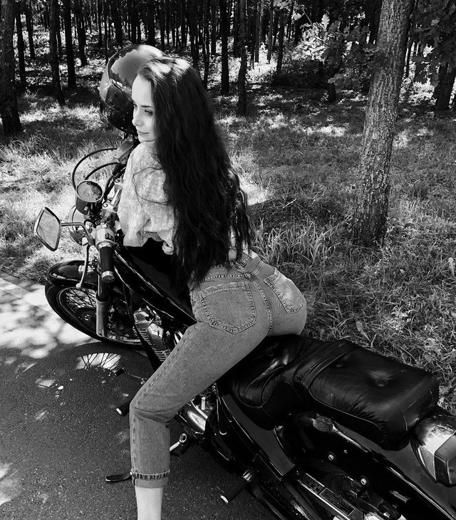 Осторожно, горячо: 10 сексуальных фото Ксении Мишиной - героини шоу 'Холостячка' - фото 499357