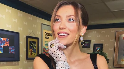 Ого, яка смілива: Регіна Тодоренко пофарбувала волосся у малиновий колір