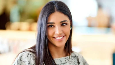 Засмагла Санта Дімопулос в червоному бікіні показала відпочинок з коханим