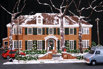 Кондитер сделала имбирный пряник в виде дома из фильма 'Один дома' - фото 499771