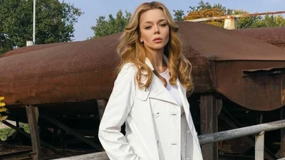 Сексуальна зайчиха: Аліна Гросу в масці показала вражаючий бюст