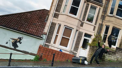 Вуличний художник Бенксі показав новий малюнок, присвячений коронавірусу