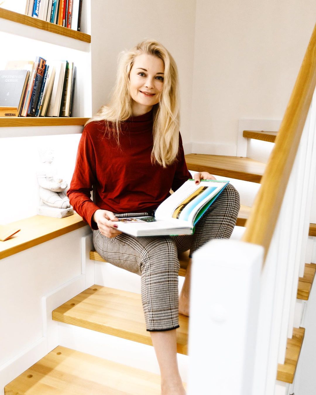 Лидия Таран показала свою «книжную» лестницу, и это идеальное место для релакса - 499999 Лидия Таран показала свою «книжную» лестницу, и это идеальное место для релакса - фото 499999