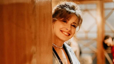 Олена Кравець показала, як її малі діти прикрасили новорічну ялинку