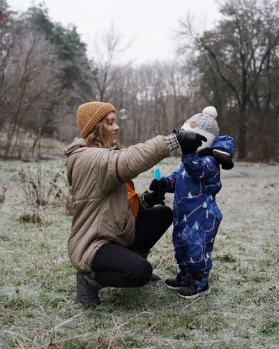 Алена Шоптенко и ее маленький сын показали, как проводят зиму - фото 500113