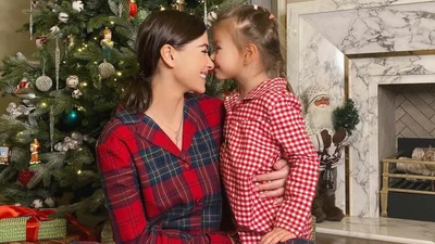 Лена Темникова записала новогодний трек со своей дочерью Сашенькой