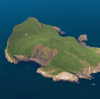 Самый одинокий дом в мире: раскрыли тайну жилища на острове - фото 500282