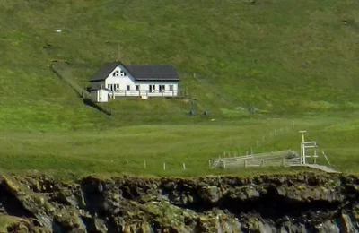 Самый одинокий дом в мире: раскрыли тайну жилища на острове - фото 500283
