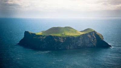 Самый одинокий дом в мире: раскрыли тайну жилища на острове