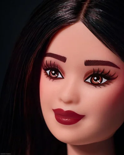 Визажист Бейонсе предложил разные варианты макияжа для Барби, которые можно повторить дома - фото 500605