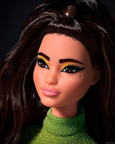 Визажист Бейонсе предложил разные варианты макияжа для Барби, которые можно повторить дома - фото 500608