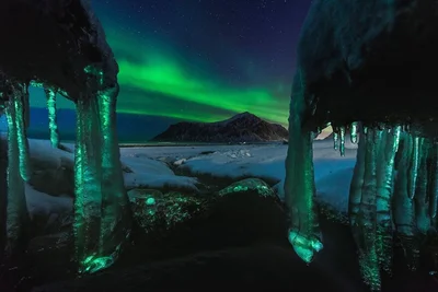 Небесная магия: 25 лучших фото полярного сияния 2020 - фото 500652
