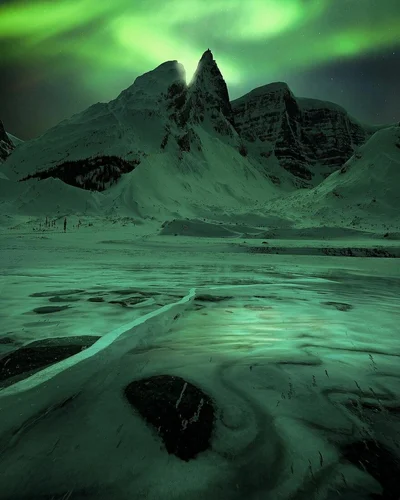 Небесная магия: 25 лучших фото полярного сияния 2020 - фото 500653
