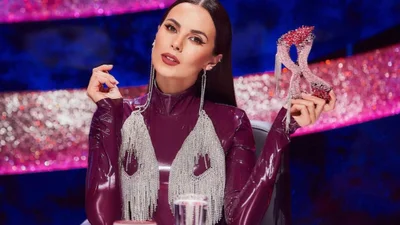 Настя Каменских примерила каре с челкой, и ей невозможно подходит такой стиль