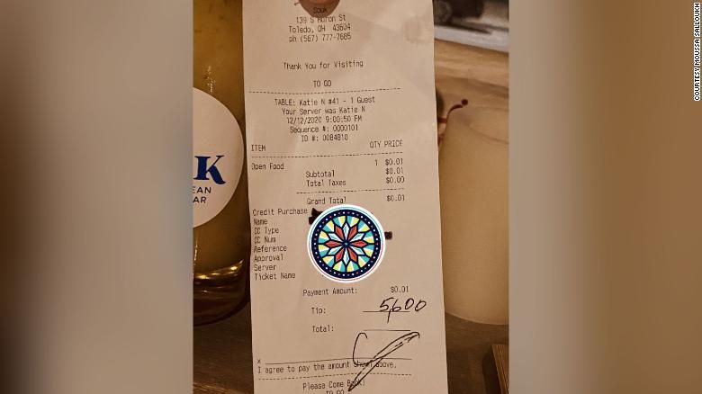 Американец оставил в ресторане $5600 чаевых, чтобы работники купили своим детям подарки - 501151 Американец оставил в ресторане $5600 чаевых, чтобы работники купили своим детям подарки - фото 501151