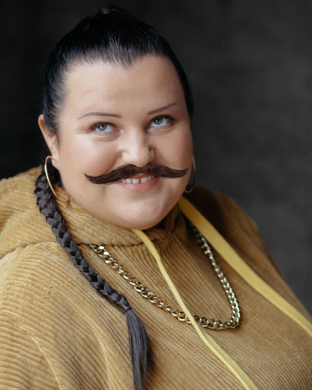 «Вусата жінка»: alyona alyona здивувала неочікуваними світлинами - фото 501315